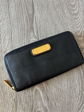 Marc Jacobs Leather multi Zip Wallet with Gold Plaque